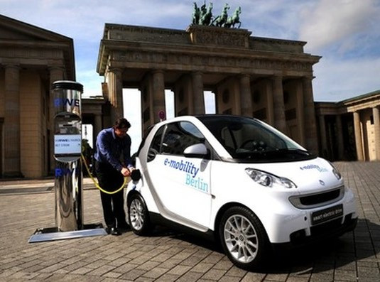 Немецкие производители авто договорились инвестировать 60 млрд. евро в электрокары